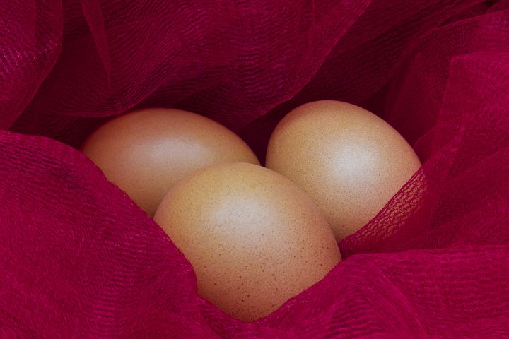Niște ouă roșIi